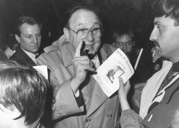 Aussenminister Hans Dietrich Genscher macht Wahlkampf fuer seine Partei, die FDP. Bonn den 16.11.1990, Bonn Deutschland Copyright: xThomasxImox