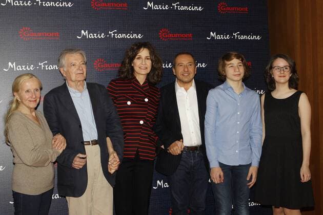 Helene Vincent - Philippe Laudenbach - Valerie Lemercier - Patrick Timsit - Anna Lemarchand CELEBRITES : Avant Premiere Marie Francine - l Arlequin - Paris - 09 05 2017 MichaelBaucher Panoramic 