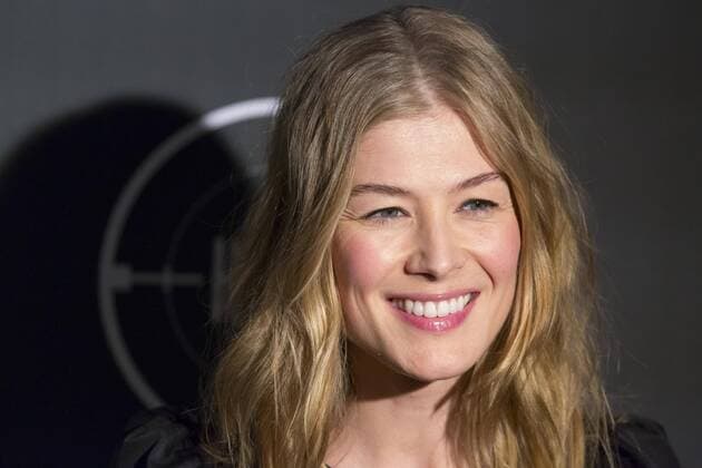 Rosamund Pike CELEBRITES : Avant Premiere du film HHhH - Paris - 09 05 2017 StephenCaillet Panoramic 