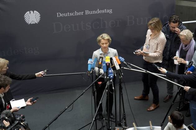 Deutschland, Berlin, Bundestag, Sitzung des Verteidigungsausschuss, Verteidigungsministerin Ursula von der Leyen CDU, 10.05.2017