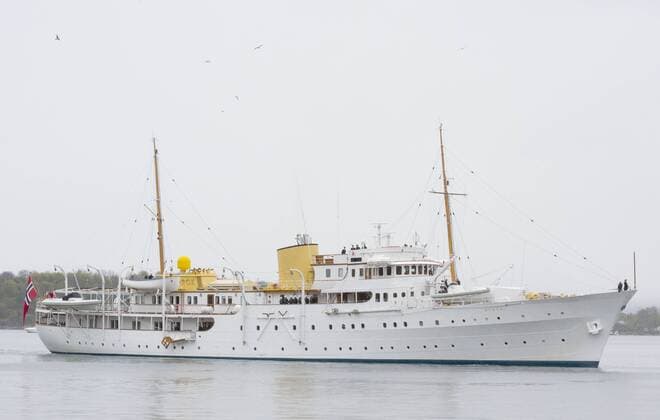 10-05-2017 Norway Royal guests arrive for a lunch at the Royal Yacht, Norge, to celebrate the 80th birthdays of King Harald V and Queen Sonja in Oslo.  Copyright: xppe nieboerx