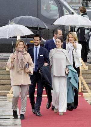 10-05-2017 Norway Royal guests arrive for a lunch at the Royal Yacht, Norge, to celebrate the 80th birthdays of King Harald V and Queen Sonja in Oslo. Princess Martha Louise Prince Carl Philip and princess Sofia  Copyright: xppe nieboerx