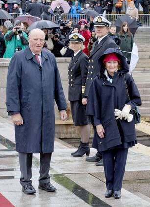10-05-2017 Norway Royal guests arrive for a lunch at the Royal Yacht, Norge, to celebrate the 80th birthdays of King Harald V and Queen Sonja in Oslo.  Copyright: xppe nieboerx