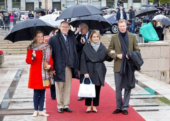 10-05-2017 Norway Royal guests arrive for a lunch at the Royal Yacht, Norge, to celebrate the 80th birthdays of King Harald V and Queen Sonja in Oslo. Grand Duke Henri and Grand Duchess Maria Teresa Prince Albert of Monaco Sophie, countess of Wessex  Copyright: xppe nieboerx