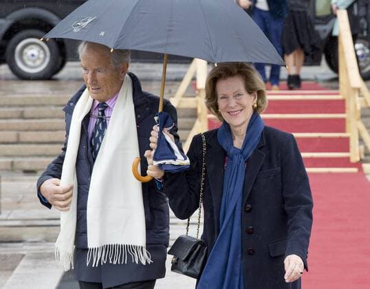 10-05-2017 Norway Royal guests arrive for a lunch at the Royal Yacht, Norge, to celebrate the 80th birthdays of King Harald V and Queen Sonja in Oslo.  Copyright: xppe nieboerx