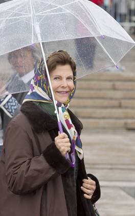 10-05-2017 Norway Royal guests arrive for a lunch at the Royal Yacht, Norge, to celebrate the 80th birthdays of King Harald V and Queen Sonja in Oslo. Queen Silvia  Copyright: xppe nieboerx
