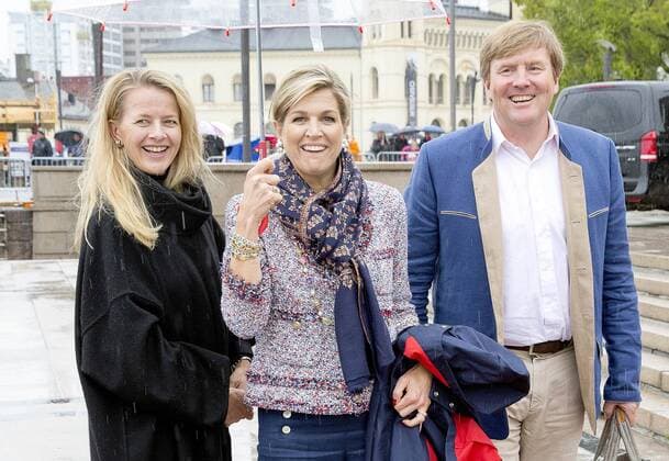 10-05-2017 Norge Royals leaving the Royal Yacht, Norge, to celebrate the 80th birthdays of King Harald V and Queen Sonja in Oslo. King Willem-Alexander and Queen Maxima and Princess Mabel (c) PPE Nieboer OSLO NORWAY  Copyright: xPPE NIEBOERx