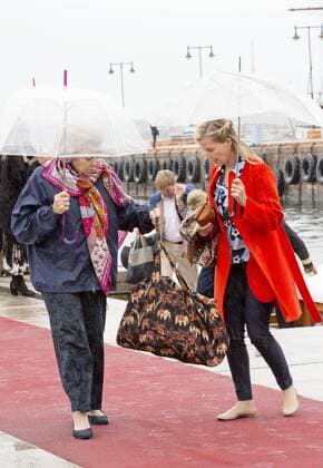 10-05-2017 Norge Royals leaving the Royal Yacht, Norge, to celebrate the 80th birthdays of King Harald V and Queen Sonja in Oslo. 10-05-2017 Norge Royals leaving the Royal Yacht, Norge, to celebrate the 80th birthdays of King Harald V and Queen Sonja in Oslo. Princess Beatrix and Sophie, countess of Wessex (c) PPE Nieboer OSLO NORWAY  Copyright: xPPE NIEBOERx