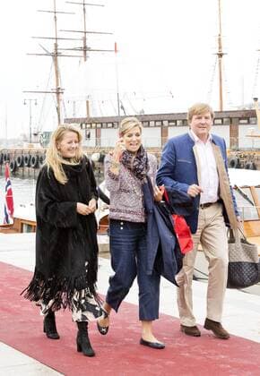 10-05-2017 Norge Royals leaving the Royal Yacht, Norge, to celebrate the 80th birthdays of King Harald V and Queen Sonja in Oslo. King Willem-Alexander and Queen Maxima and Princess Mabel (c) PPE Nieboer OSLO NORWAY  Copyright: xPPE NIEBOERx