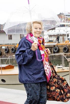 10-05-2017 Norge Royals leaving the Royal Yacht, Norge, to celebrate the 80th birthdays of King Harald V and Queen Sonja in Oslo. Princess Beatrix (c) PPE Nieboer OSLO NORWAY  Copyright: xPPE NIEBOERx