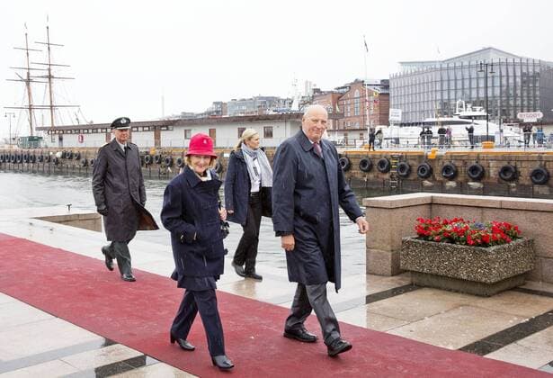 10-05-2017 Norge Royals leaving the Royal Yacht, Norge, to celebrate the 80th birthdays of King Harald V and Queen Sonja in Oslo. (c) PPE Nieboer Oslo Norway  Copyright: xppe nieboerx
