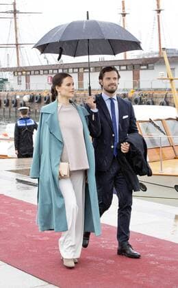 10-05-2017 Norge Royals leaving the Royal Yacht, Norge, to celebrate the 80th birthdays of King Harald V and Queen Sonja in Oslo. Prince Carl Philip and princess Sofia (c) PPE Nieboer Oslo Norway  Copyright: xppe nieboerx
