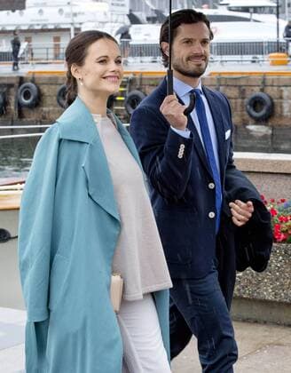 10-05-2017 Norge Royals leaving the Royal Yacht, Norge, to celebrate the 80th birthdays of King Harald V and Queen Sonja in Oslo. Prince Carl Philip and princess Sofia (c) PPE Nieboer Oslo Norway  Copyright: xppe nieboerx