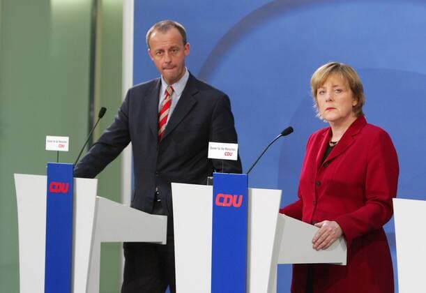 Angela Merkel , CDU-Vorsitzende , und Friedrich Merz , CDU , stellvertretender CDU CSU-Fraktionsvorsitzender , bei der Vorstellung von Merz Steuerkonzept in Berlin , 03.11.2003 , Berlin Deutschland Copyright: xThomasxKoehlerx
