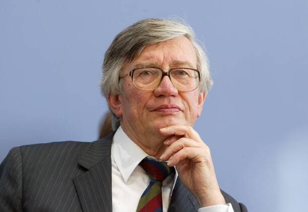 Juergen Kromphardt , Mitglied des Sachvertaendigenrat zur Begutachtung der gesamtwirtschaftlichen Entwicklung . Berlin , 12.11.2003 , Berlin Deutschland Copyright: xThomasxKoehlerx