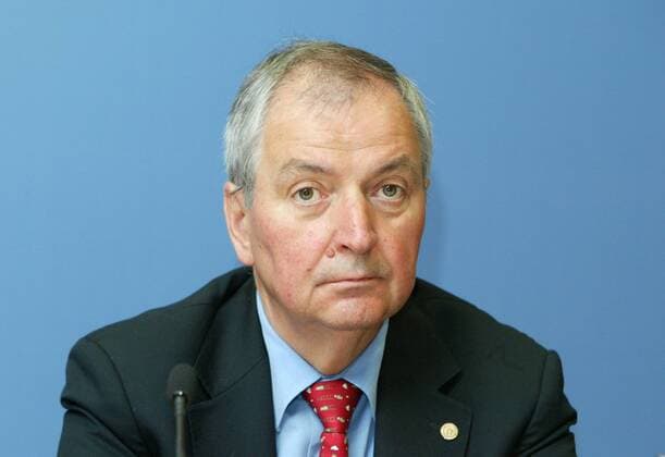 Klaus Toepfer , Exekutivdirektor des Umweltprogramms der Vereinten Nationen , UNEP . Berlin , 22.06.2004 , Berlin Deutschland Copyright: xKxoxexhxlxexrxx