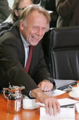 Bundesumweltminister Juergen TRITTIN , Gruene . Vor Beginn einer Kabinettssitzung . Berlin , 16.03.2005 , Berlin Deutschland Copyright: xThomasxKxoxexhxlxxexr photothek.x