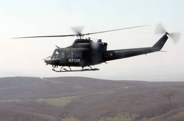 Landung von Hubschrauber Bell UH 1 D auf dem Flughafen in Pristina . Serbien und Montenegro . 22.03.2005 , Pristina Serbien und Montenegro Copyright: xThomasxKoehxlerx