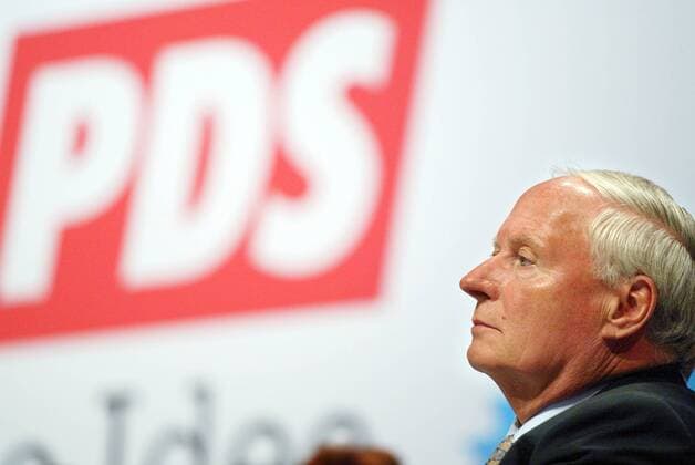 Oskar LAFONTAINE , Spitzenkandidat der Linkspartei , auf dem Parteitag von Die Linke. PDS , Linkspartei , Party of Democratic Socialism . Berlin , 27.08.2005. , , Berlin Deutschland Copyright: xLiesaxJohannssenx