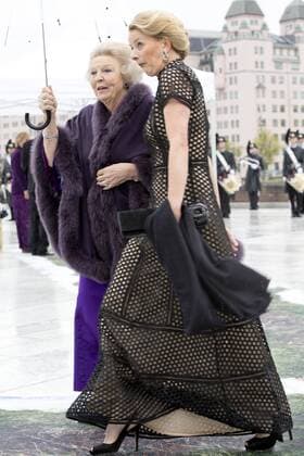 10-05-2017 Norway Guests arrive fort he banquet at the Opera House to celebrate the 80th birthdays of King Harald V and Queen Sonja at Akershus Castle. Princess Beatrix and Princess Mabel (c) PPE Nieboer OSLO NORWAY  Copyright: xPPE NIEBOERx