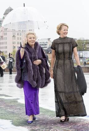 10-05-2017 Norway Guests arrive fort he banquet at the Opera House to celebrate the 80th birthdays of King Harald V and Queen Sonja at Akershus Castle. Princess Beatrix and Princess Mabel (c) PPE Nieboer OSLO NORWAY  Copyright: xPPE NIEBOERx