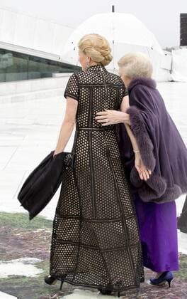 10-05-2017 Norway Guests arrive fort he banquet at the Opera House to celebrate the 80th birthdays of King Harald V and Queen Sonja at Akershus Castle. Princess Beatrix and Princess Mabel (c) PPE Nieboer OSLO NORWAY  Copyright: xPPE NIEBOERx