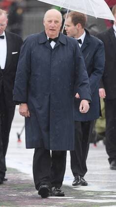 Norwegian King Harald V attends a gala banquet to celebrate King Harald V and Queen Sonja s 80th birthdays at the Opera House in Oslo on May 5, 2017.  LON20170510138 RUNExHELLESTAD