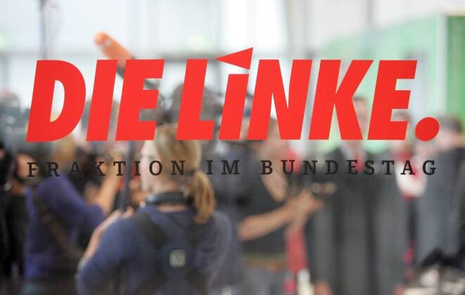 Logo Die Linke. an der Tuer zur Fraktion im Bundestag . Berlin 18.10.2005 , , , Berlin Deutschland Copyright: xThomasxKoehxlerx
