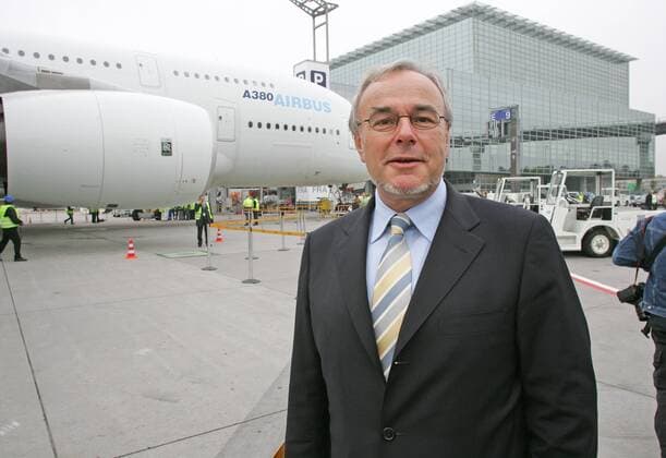 Gustav HUMBERT, Praesident und CEO von Airbus . Beim ersten Testbesuch des neuen und weltweit groessten Passagierflugzeugs Airbus A380 am Airport Frankfurt . Frankfurt am Main , 29.10.2005 , Frankfurt am Main Deutschland Copyright: xThomasxImox