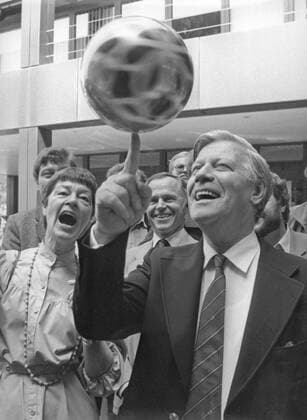 Bundeskanzler Helmut Schmidt, SPD, mit seiner Frau Loki , Hannelore, Schmidt auf dem Kanzlerfest 1982 . Bonn, den 26.06.1982, Bonn Deutschland Copyright: xphotothek.netx