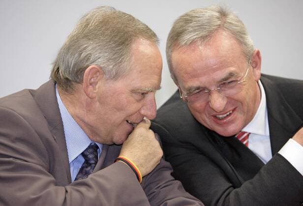 Wolfgang SCHAEUBLE (l), CDU , Bundesinnenminister und Martin WINTERKORN , Vorsitzender des Vorstands der Audi AG . Wolfgang SCHAEUBLE , CDU , Federal Minister of the Interior, and Martin WINTERKORN , CEO , Audi AG. Berlin , 08.02.2006 , , Berlin Deutschland Copyright: xLiesaxJohannssenx