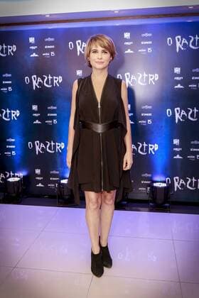 RIO DE JANEIRO, RJ - 10.05.2017: PRÉ ESTREIA DO FILME O RASTRO - Claudia Abreu, during the red carpet of the premiere of the film - O Rastro, national thriller starring Rafael Cardoso, Leandra Leal and directed by debutant director JC Feyer, at the Kinoplex of Shopping Rio Sul, Rio de Janeiro, RJ. x1318213x  AndréxHorta