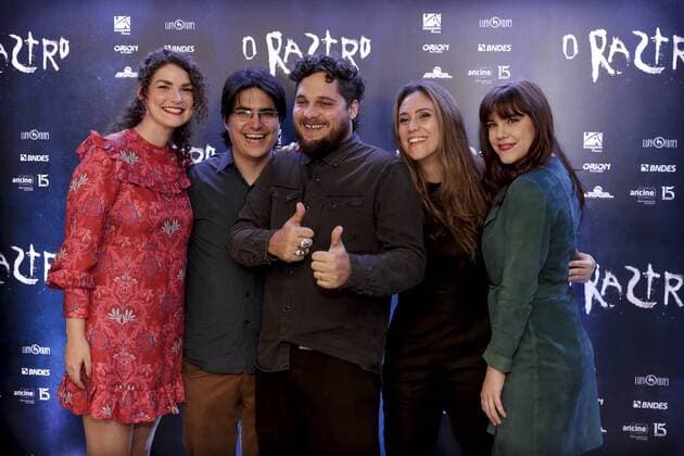 RIO DE JANEIRO, RJ - 10.05.2017: PRÉ ESTREIA DO FILME O RASTRO - Writer, Producer André Pereira, Director JC Feyer, Screenwriter and Alice Wegmann, during the red carpet of the premiere of the film - O Rastro, national thriller starring Rafael Cardoso, Leandra Leal and directed by debutant director JC Feyer, at the Kinoplex of Shopping Rio South, in Rio de Janeiro, RJ. x1318229x  AndréxHorta