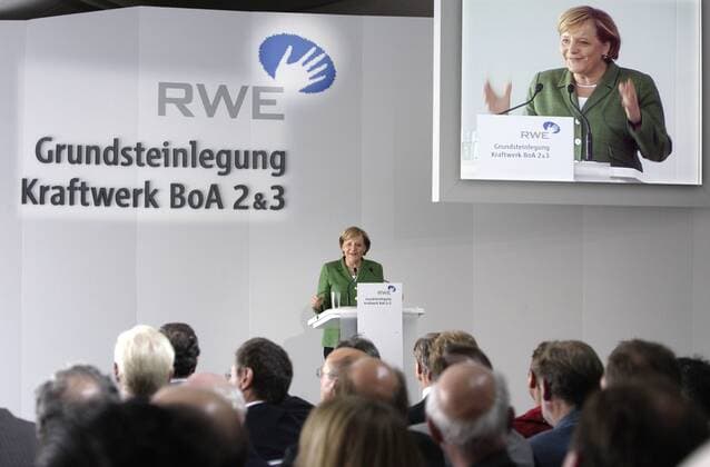 Angela MERKEL , Bundeskanzlerin und CDU Vorsitzende , Federal Chancellor and Chairman of the Christian Democratic Union (CDU). Bei der Grundsteinlegung des Kraftwerks BoA 2&3 der RWE in Grevenbroich, 23.08.2006. , , Grevenbroich Deutschland Copyright: xThomasxImox