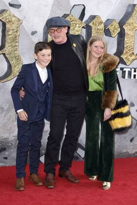 Bleu Landau und Geoff Bell mit Begleitung bei der Premiere des Kinofilms King Arthur: Legend of the Sword im Empire Leicester Square. London, 10.05.2017 Bleu Landau, Geoff Bell mit Begleitung  Foto:xS.xVasx xFuturexImage