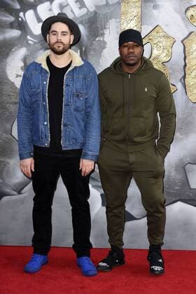 Kesi Dryden und DJ Locksmith (Rudimental) bei der Premiere des Kinofilms King Arthur: Legend of the Sword im Empire Leicester Square. London, 10.05.2017 Kesi Dryden, DJ Locksmith (Rudimental)  Foto:xS.xVasx xFuturexImage