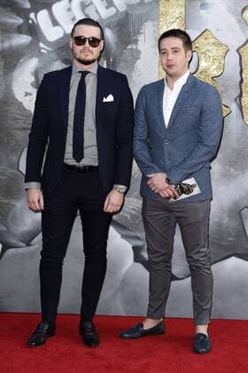 Charlie Sims mit Gast bei der Premiere des Kinofilms King Arthur: Legend of the Sword im Empire Leicester Square. London, 10.05.2017 Charlie Sims mit Gast  Foto:xS.xVasx xFuturexImage