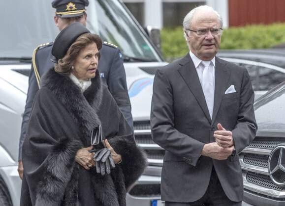 20170511 Sollebrunn Erska kyrka Niclas SilfverschiöldÂ s begravning H.M. Konung Carl XVI Gustaf H.M. Drottning Silvia King and queen of Sweden FOTO JOACHIM NYWALL KOD0520002  - KP0520002
