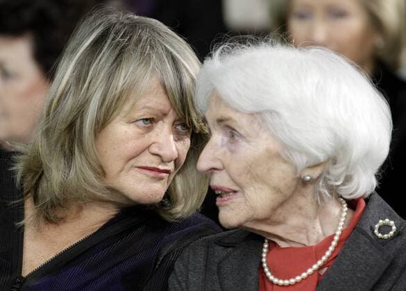 Hildegard HAMM-BRUECHER (r), deutsche Politikerin , ehemals FDP , und Alice SCHWARZER , Vertreterin der neuen deutschen Frauenbewegung und Herausgeberin der Frauenzeitschrift Emma . Berlin , Deutschland . Hildegard HAMM-BRUECHER (r), german politician, and Alice SCHWARZER , is the most prominent contemporary German feminist and publisher of the German feminist journal EMMA. Berlin , Germany . 26.01.2009 , , , Berlin DEU Deutschland Copyright: xThomasxKoehlerx