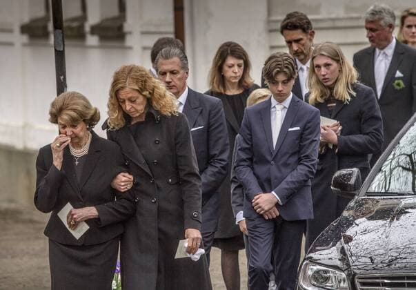 20170511 Sollebrunn Erska kyrka Niclas SilfverschiöldÂ s begravning Prinsessan Desiree och dottern Christina Louise gar längst fram FOTO JOACHIM NYWALL KOD0520002  - KP0520002