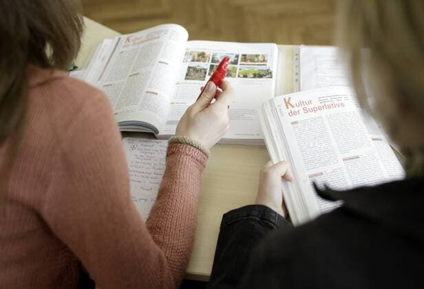 Schueler lernen deutsch am Goethe-Institut in Kiew , Ukraine . Students learning German at Goethe-Institut . Kiev , Ukraine . 23.04.2008 , , . Kiew UKR Ukraine Copyright: xThomasxKoehlerx