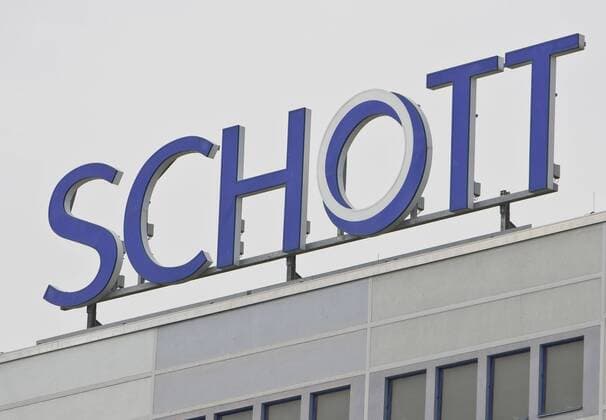 Schott Schriftzug auf einer Werkhalle der Wacker-Schott Solar . Jena , Deutschland Schott . Jena , Germany 17.08.2009 , VERKEHR , TRAFFIC , Jena DEU Deutschland Copyright: xThomasxTrutschelx