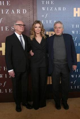May 11, 2017 - New York, N.Y, USA - BARRY LEVINSON, MICHELLE PFEIFFER , ROBERT DE NIRO attend the HBO Films presentation of The Wizard of Lies New York Premiere.The Museum of Modern Art- NYC.May 11, 2017.Photos by , Globe Photos Inc. New York USA - ZUMAms4_ 20170511_zaa_ms4_033 Copyright: xSoniaxMoskowitzx