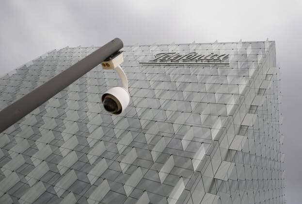 Unternehmen: Telefonica View of Telefonica s headquarters in Madrid, Spain, on 12 May 2017. Telefonica has shut down their computer network after having problems due to a virus. According to the company, they have suffered a ramsonware attack, a virus capable of blocking a computer from a distant location to kidnap documents in order to demand a ransom for them. Telefonica shuts down computers due to virus !ACHTUNG: NUR REDAKTIONELLE NUTZUNG!  Copyright: xMARISCALx 20170512-636301970339120866