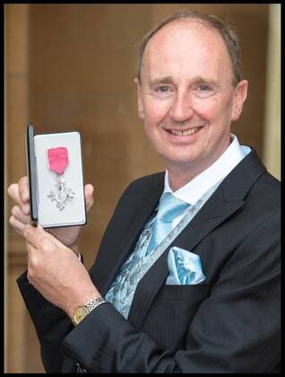 . 12 05 2017. London, United Kingdom. Investitures at Buckingham Palace. Jonathan Agnew, Broadcaster awarded an MBE by the Duke of Cambridge at the Investiture ceremony at Buckingham Palace.  xPetexMaclainex xi-Imagesx IIM-15106-0016