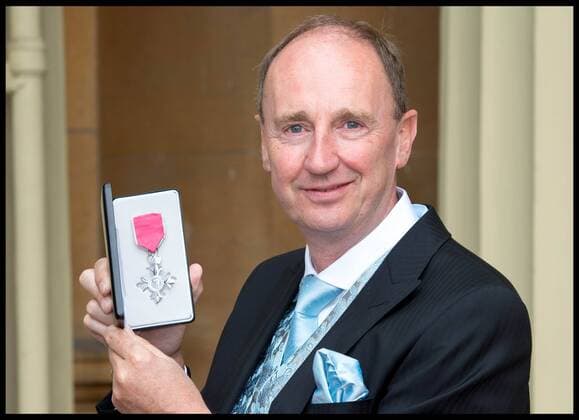. 12 05 2017. London, United Kingdom. Investitures at Buckingham Palace. Jonathan Agnew, Broadcaster awarded an MBE by the Duke of Cambridge at the Investiture ceremony at Buckingham Palace.  xPetexMaclainex xi-Imagesx IIM-15106-0017