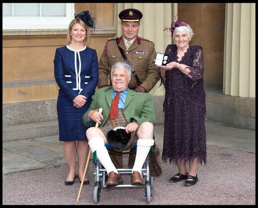 . 12 05 2017. London, United Kingdom. Investitures at Buckingham Palace. Myrtle Simpson, Arctic explorer Myrtle Simpson (r) her husband Hugh (in chair), her son Brigadier Robin Simpson and daughter Rona. Simpson was awarded the Polar Medal by the Duke of Cambridge at the Investiture ceremony at Buckingham Palace.  xPetexMaclainex xi-Imagesx IIM-15106-0029