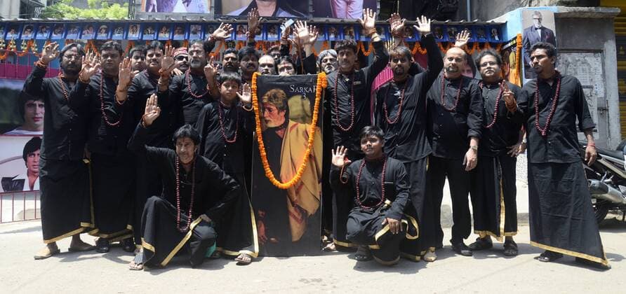 India: Amitabh Bachchans fans celebrate his film release Amitabh Bachchans Fans Association members celebrate the release of Sarkar 3 by wearing the attire like Amitabh Bachchan in the film Sarkar 3 in Kolkata.  SaikatxPaul