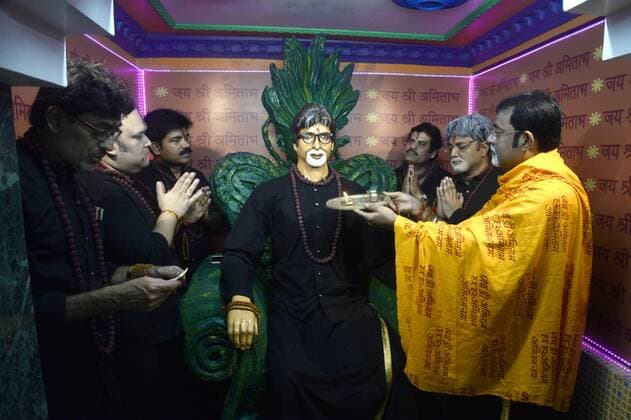 India: Amitabh Bachchans fans celebrate his film release Amitabh Bachchans Fans Association members unveil a statue of Amitabh Bachchan on the occasion of release of his film Sarkar 3 in Kolkata. Amitabh Bachchans Fans Association members celebrate the release of Sarkar 3 by wearing the attire like Amitabh Bachchan in the film Sarkar 3 in Kolkata.  SaikatxPaul