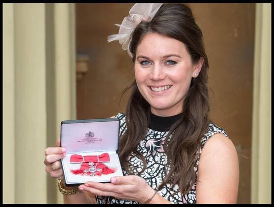 . 12 05 2017. London, United Kingdom. Investitures at Buckingham Palace. Laura Unsworth, hockey player awarded an MBE by the Duke of Cambridge at the Investiture ceremony at Buckingham Palace.  xPetexMaclainex xi-Imagesx IIM-15106-0047